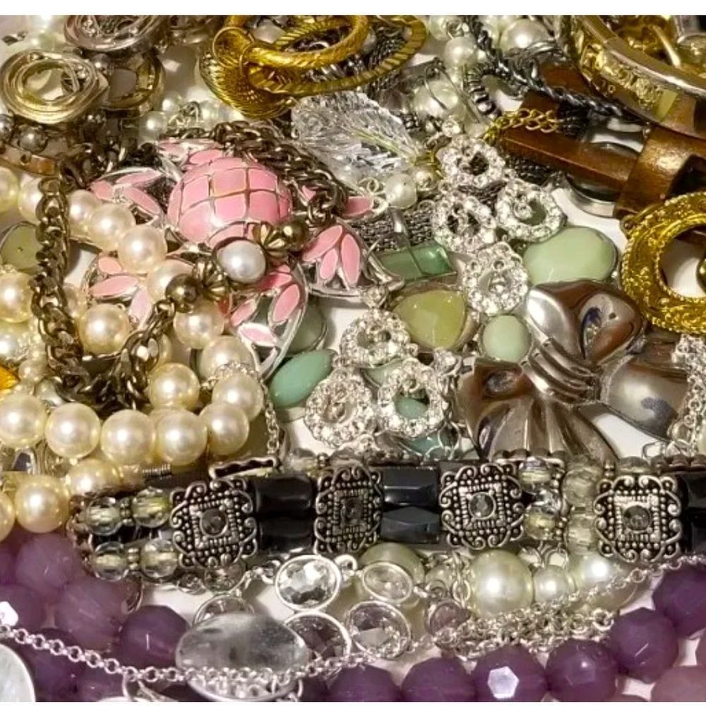 3 LB vintage jewelry lot- bulk jewelry bundle